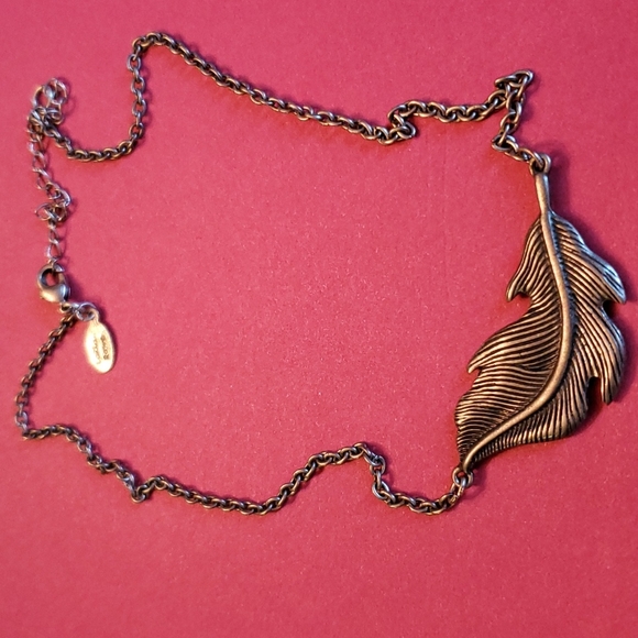 LAILA ROWE LEAF NECKLACE - Picture 1 of 6